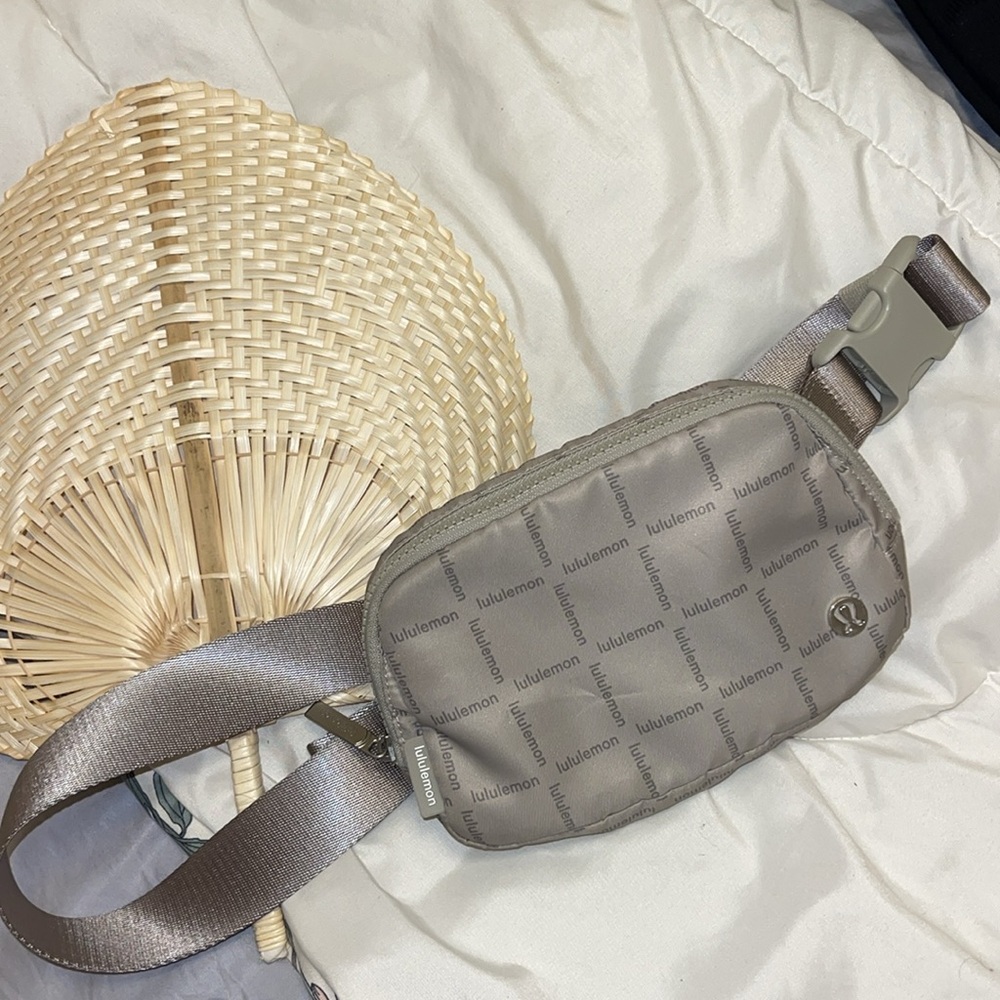 Lululemon belt bag 1L